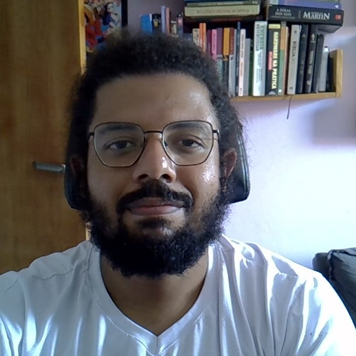 Leonardo Miranda, educador(a) de Biologia