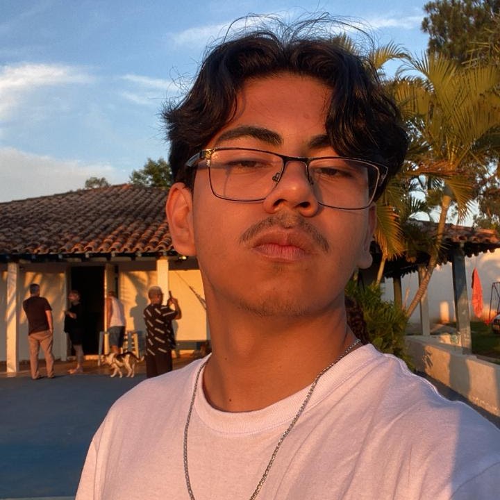 Luan Victor, educador(a) de Geografia
