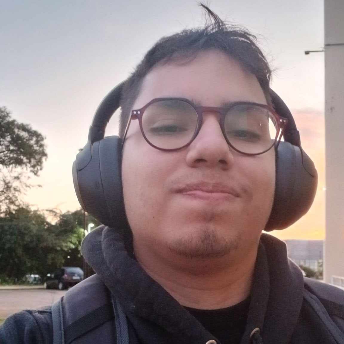Nayron Costa, educador(a) de Física