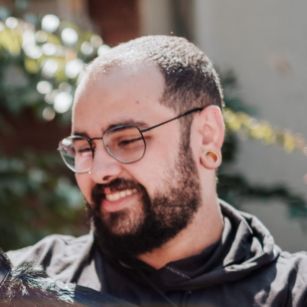 Pedro Campos, educador(a) de Geografia
